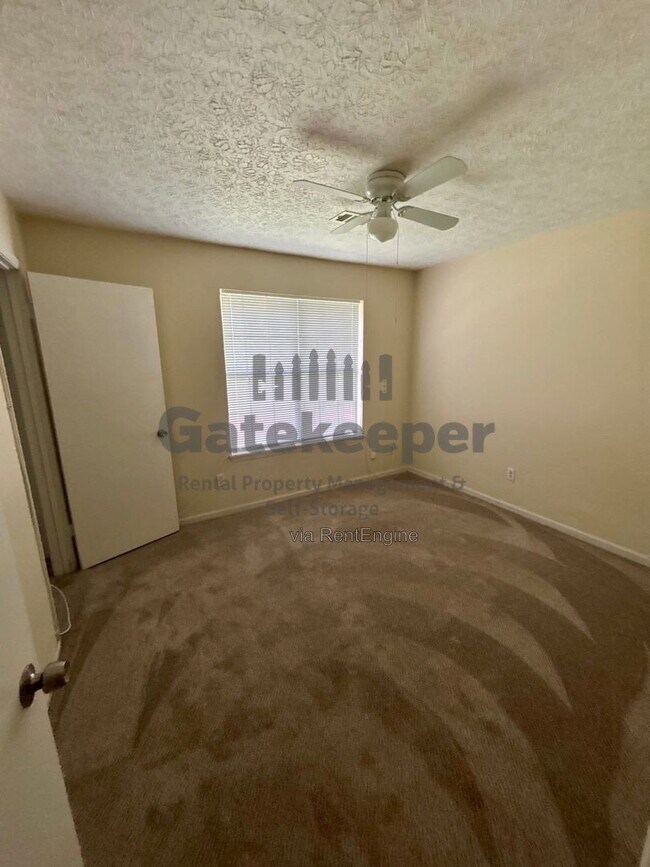 Building Photo - 145 Fieldstone Dr