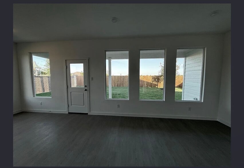 Building Photo - 7116 Dandelion Rd