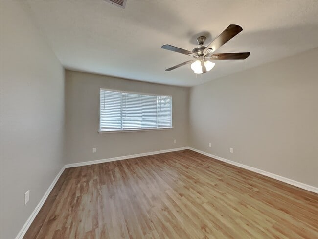 Building Photo - 3238 Lindenfield Dr