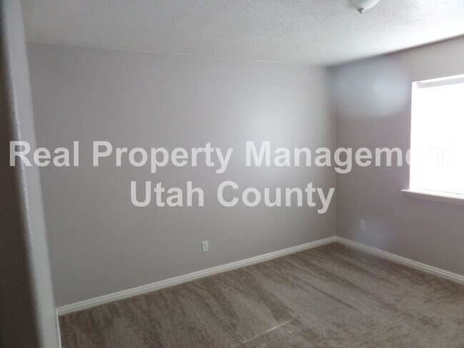 Building Photo - New Lower Price! Eagle Mountain Condo