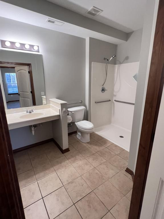 Building Photo - 1301 Tracy Ave