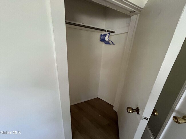 Building Photo - 10 Grove Pl