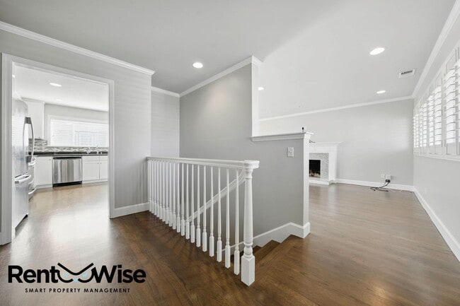 Building Photo - 1125 Fernwood Dr