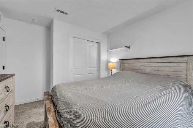 Building Photo - 704 Maple Hollow Ct