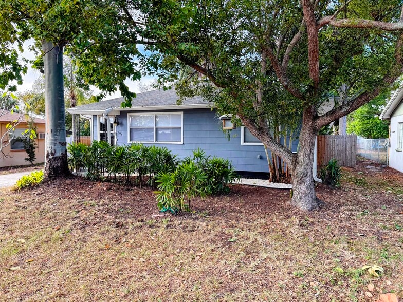 Building Photo - 704 Yelvington Ave