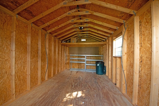 Building Photo - 1112 Huff Dr