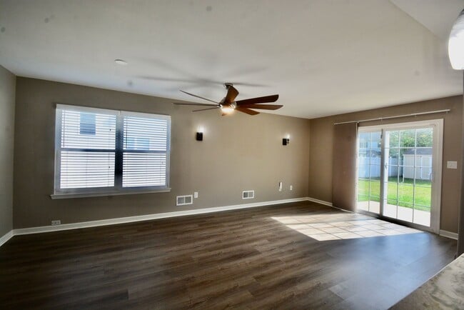 Building Photo - Stunning and Beautifully Updated Twin Home 3 Bedroom - Fenced In Backyard with a Basketball Court