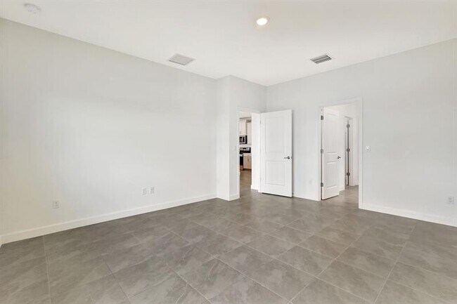 Building Photo - 14183 SW Harker St