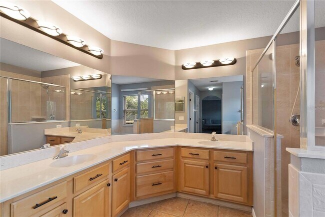 Building Photo - 9797 Portofino Dr