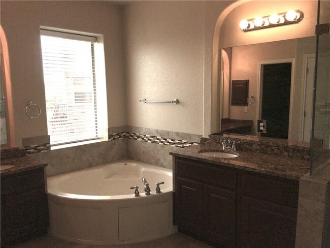 Building Photo - 7808 Meloncon Cove