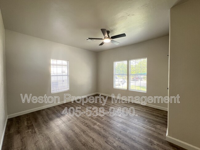 Building Photo - 908 NW 95th St