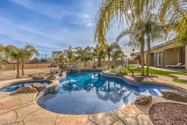 Building Photo - 2780 El Camino Rd