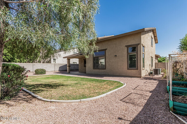 Building Photo - 1242 E Strawberry Dr