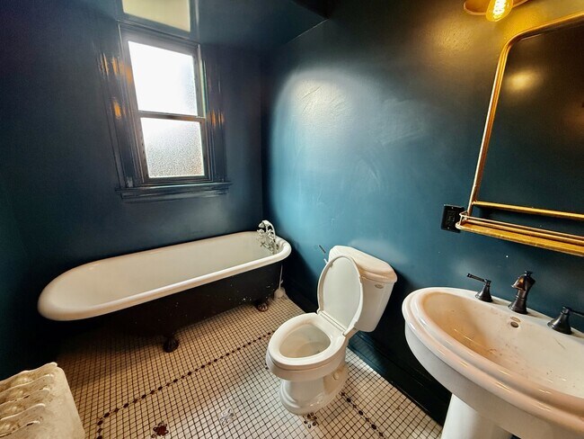 Building Photo - 1228 Bryan Ave