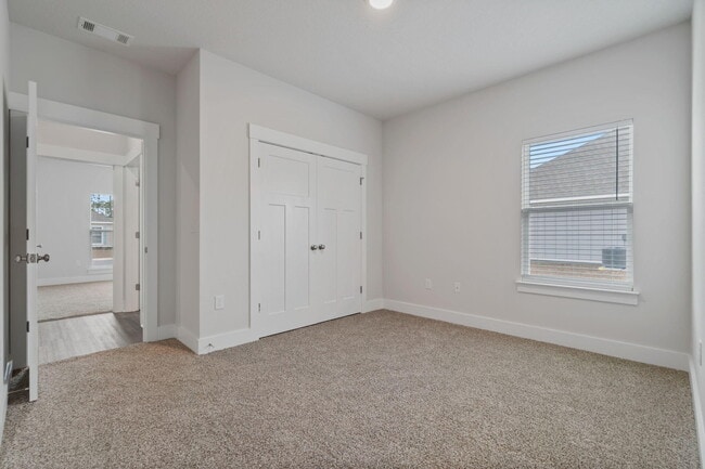 Building Photo - 6616 Forest Bay Ave