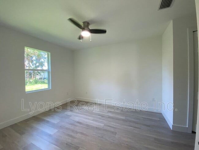 Building Photo - 2635 Starview Ave