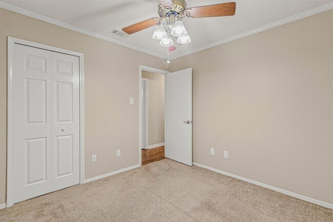 Building Photo - 214 Mapleridge Dr