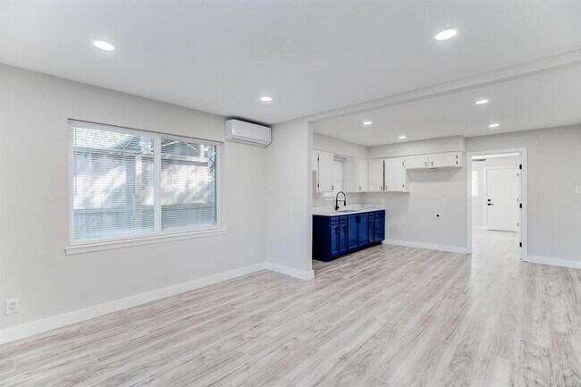 Building Photo - 207 Betral St
