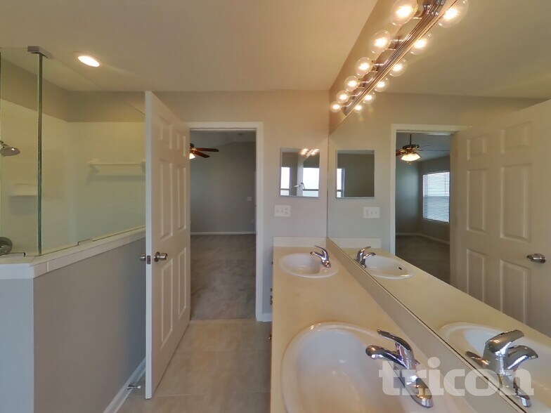 Building Photo - 3951 Hideaway Lane