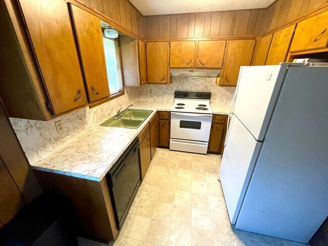 Building Photo - 2947 Ruby Dr