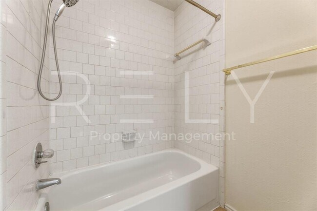 Building Photo - 604 David Curry Dr