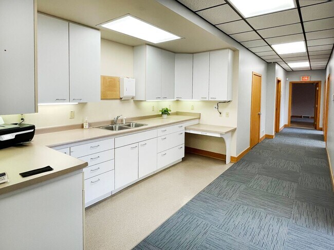 Building Photo - 1920 Monroe St