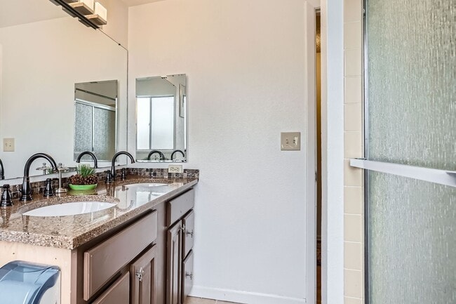 Building Photo - Piano & Pines 3 BDR Retreat