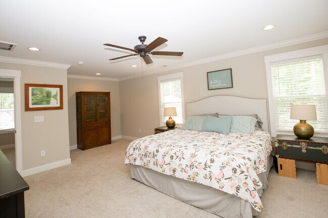 Building Photo - "Charming 4-Bedroom Retreat with Fireplace and 3 Full Baths in Aberdeen!"