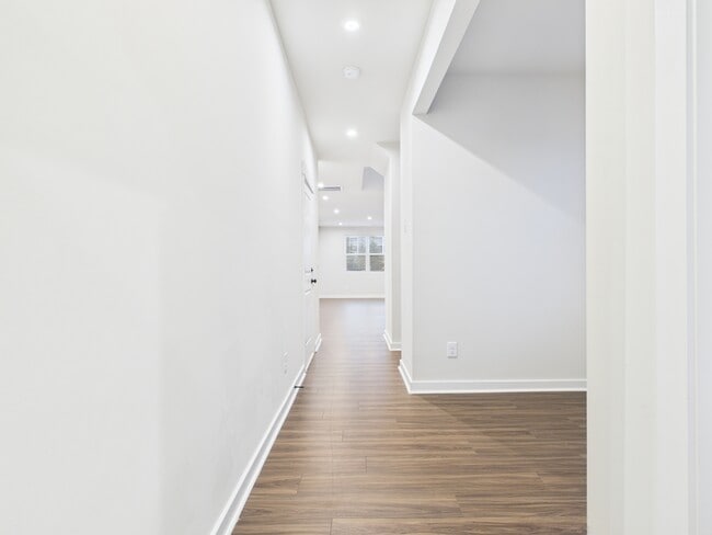 Building Photo - 9529 Munsing Dr