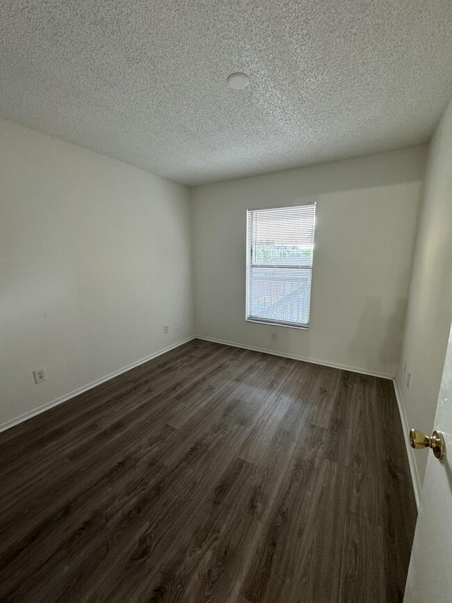 Building Photo - 5321 Summerlin Rd