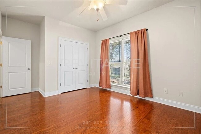 Building Photo - Charming 4 Bedroom/2.5 Bathroom in Fairhope!