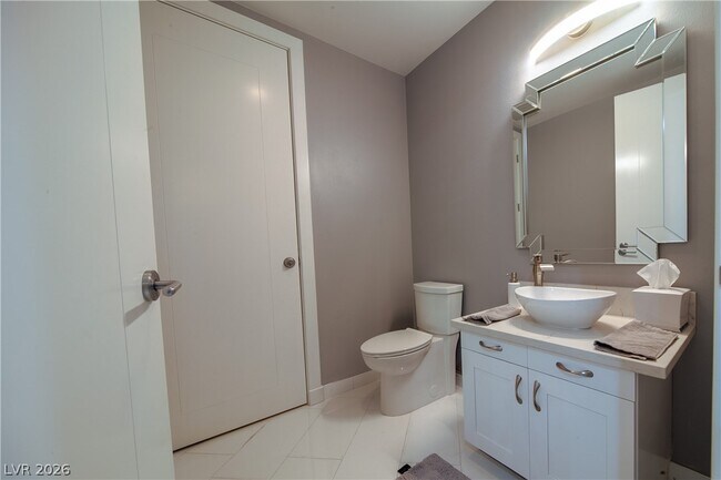 Building Photo - 4575 Dean Martin Dr