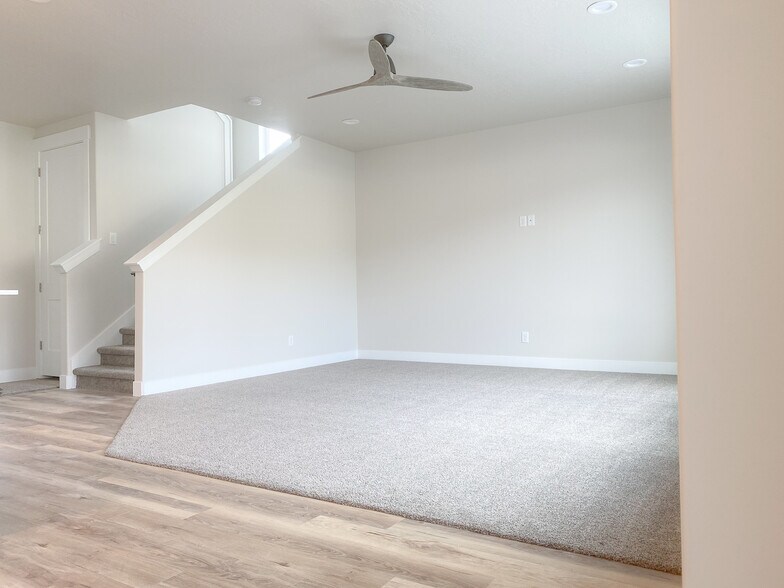 Building Photo - 959 S 650 W