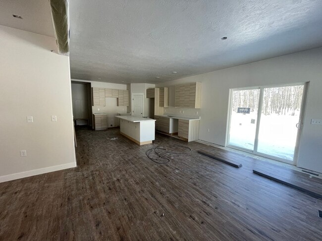 Building Photo - 7442 N Paw St