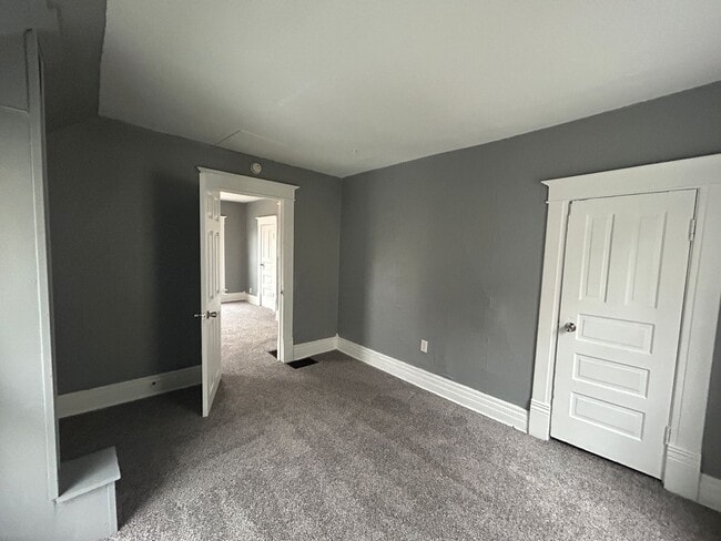 Building Photo - 3 Bedroom, 2 Bath house in East Moline