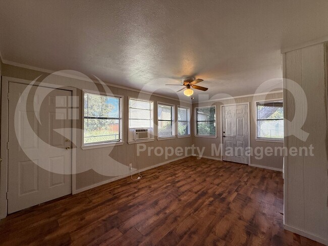 Building Photo - 362 S Shore Pl