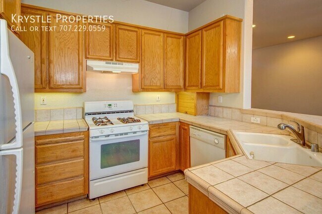 Building Photo - Spectacular property in Vallejo's Gated Ti...