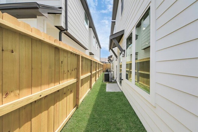 Building Photo - 107 Frawley St