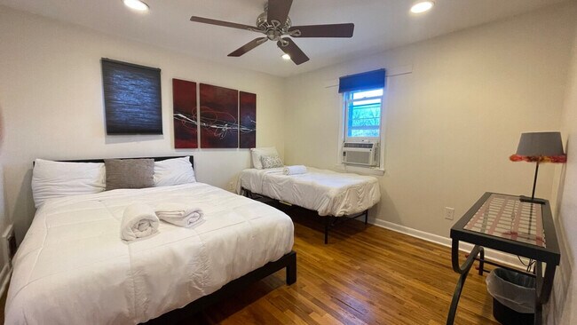 Building Photo - 2017 Woodford Rd