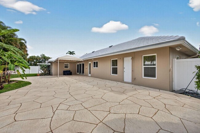 Building Photo - 1206 Dolphin Rd