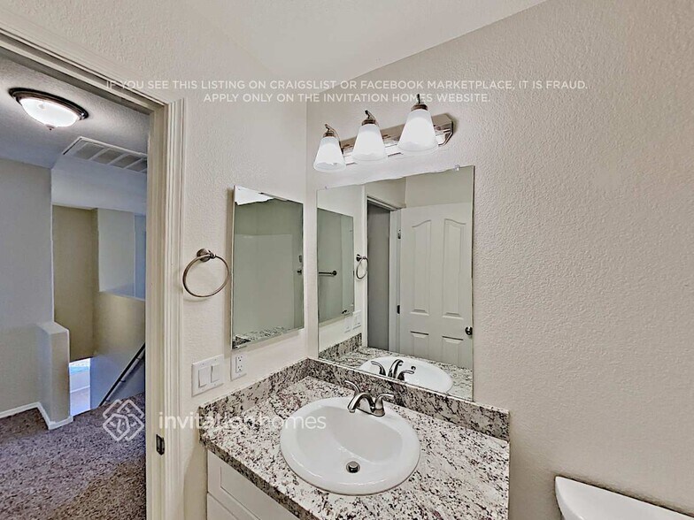 Building Photo - 11424 E Forge Ave