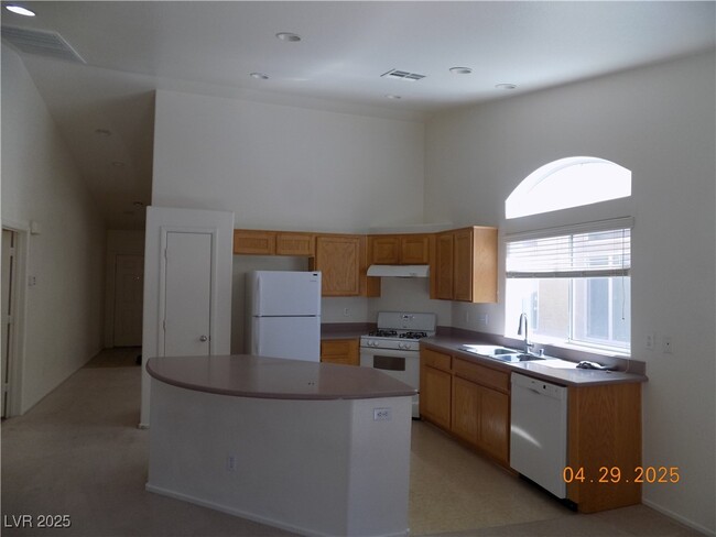 Building Photo - 6375 Salmon Mountain Ave