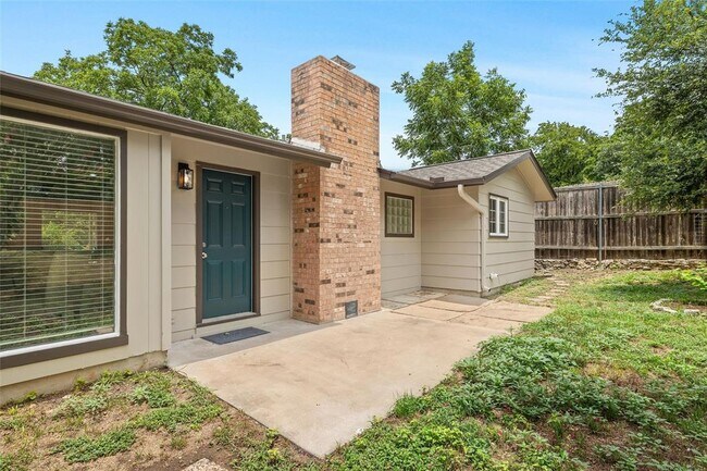 Building Photo - 3205 Santa Monica Dr