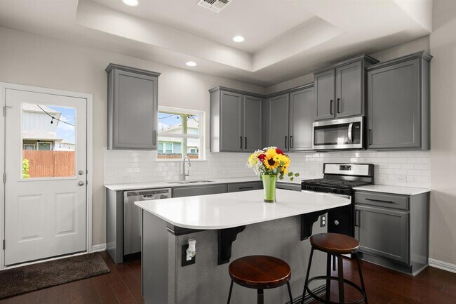 Building Photo - 6406 Owl Creek Ln