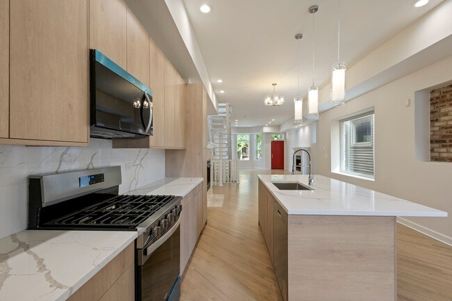 Building Photo - 6505 S Woodlawn Ave