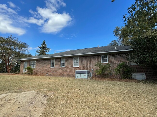 Building Photo - Amazing Country Living 4/2 in Elmore