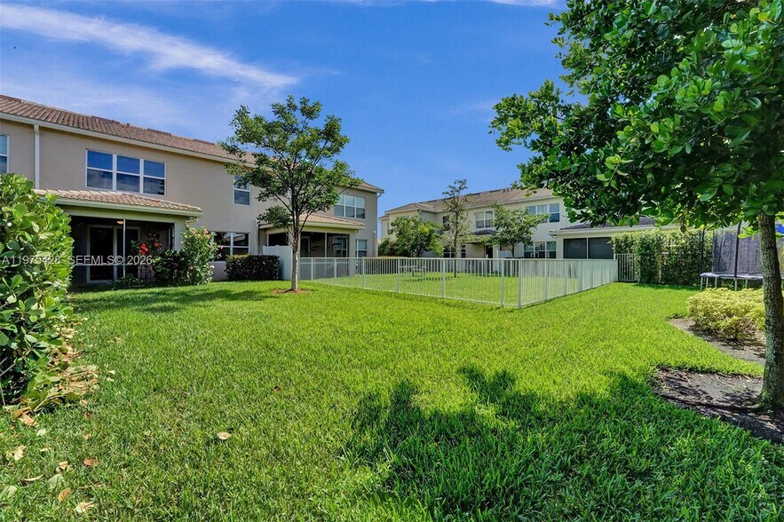 Building Photo - 4764 Eucalyptus Dr