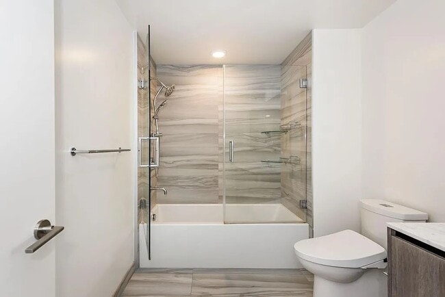 Building Photo - 333 Beale St