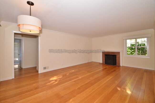 Building Photo - Adorable Home in Ideal San Anselmo Neighbo...