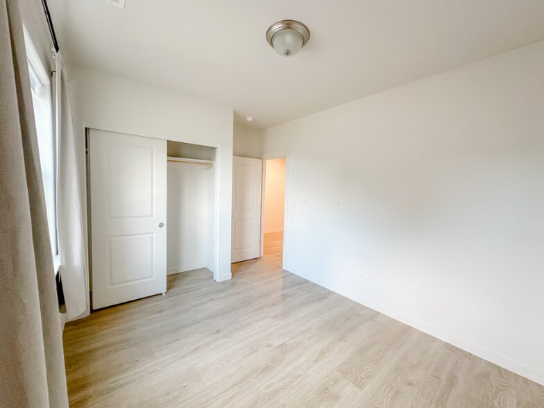 Building Photo - 742 N Doumit Dr